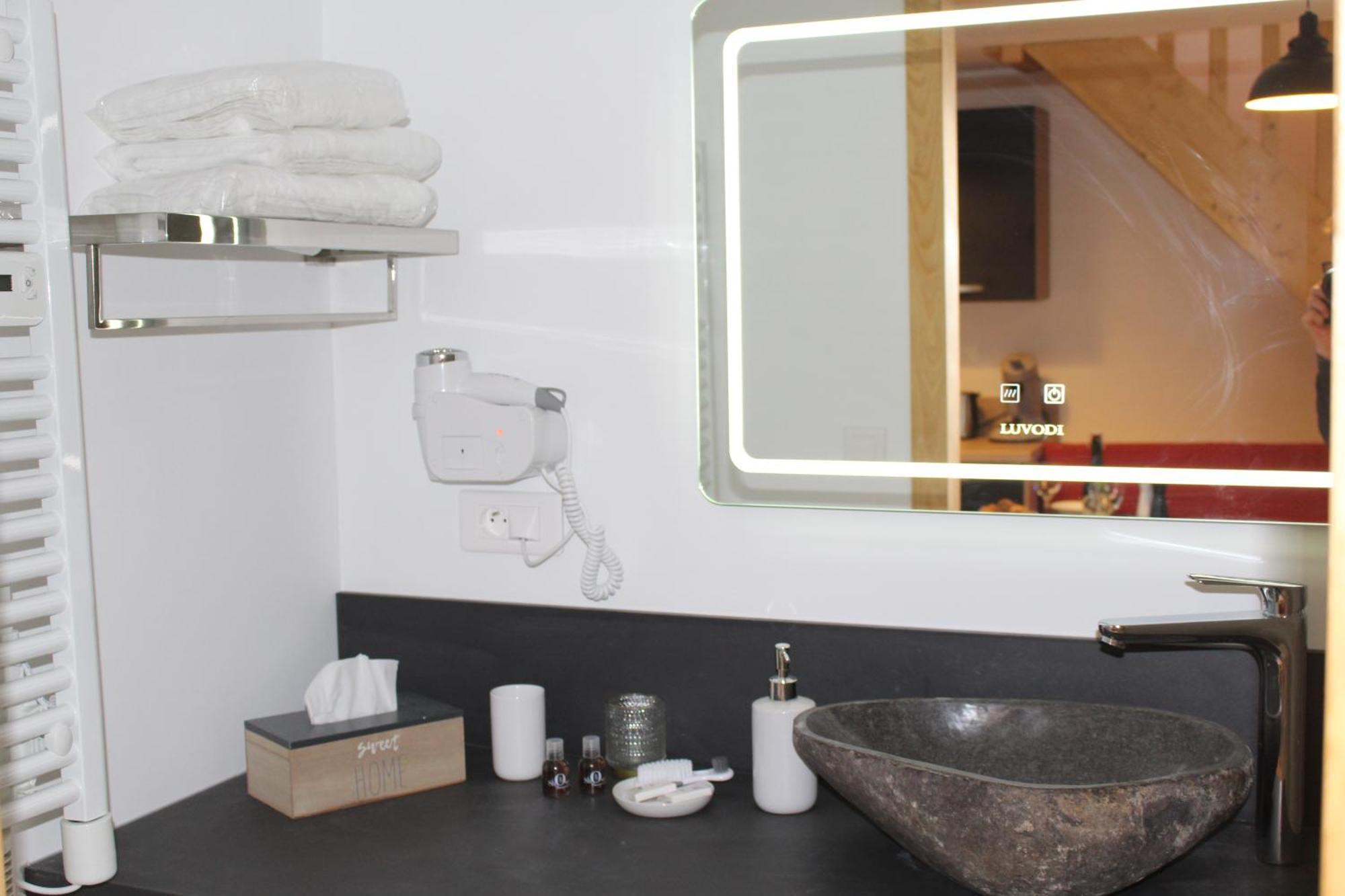 Gite Merlin Spa Privatif Et Sauna Trélévern Exterior foto